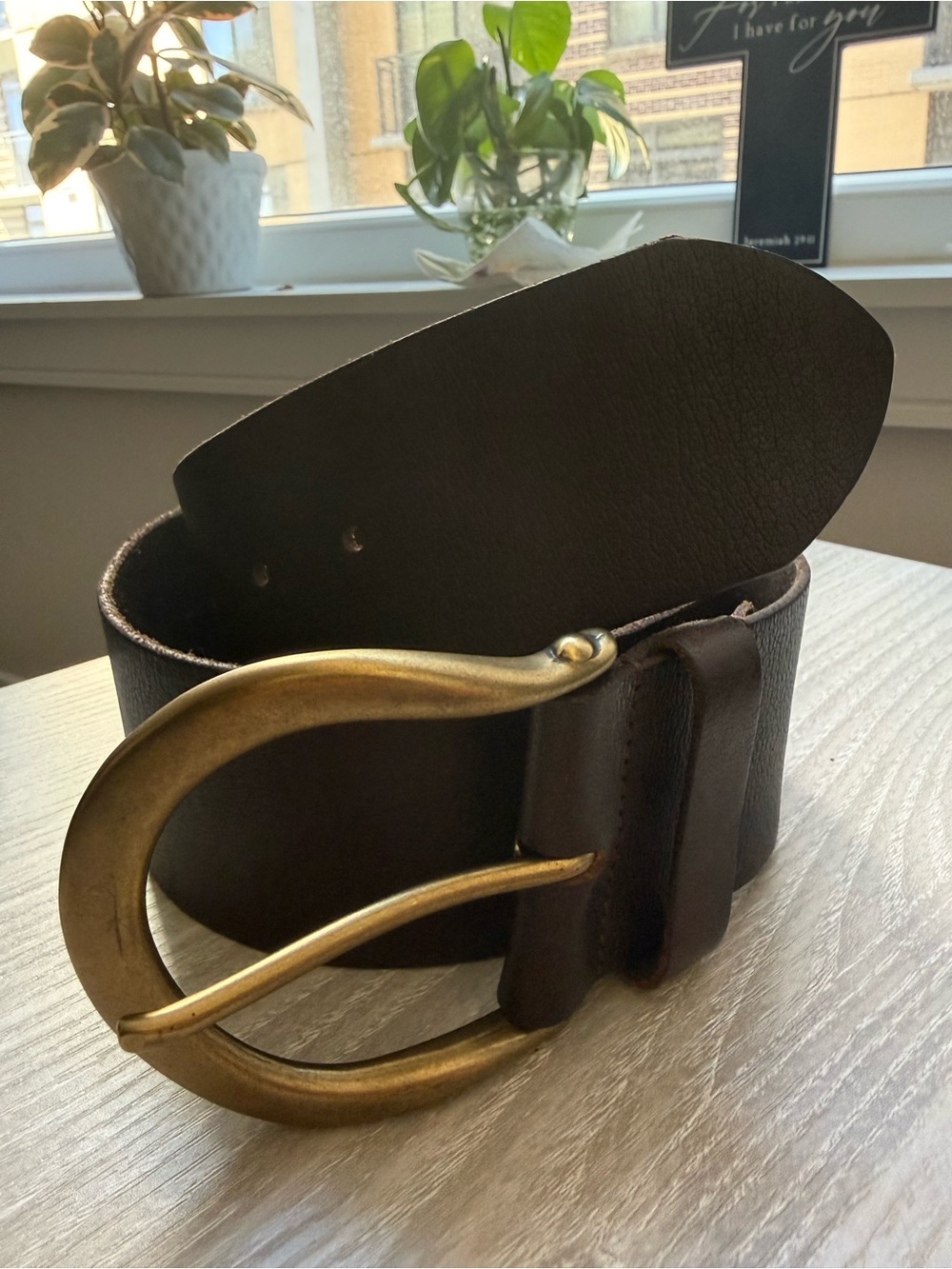 Brown Leather Belt with Brass Curved Buckle Cutout Design Linea Pelle - Picture 2 of 16